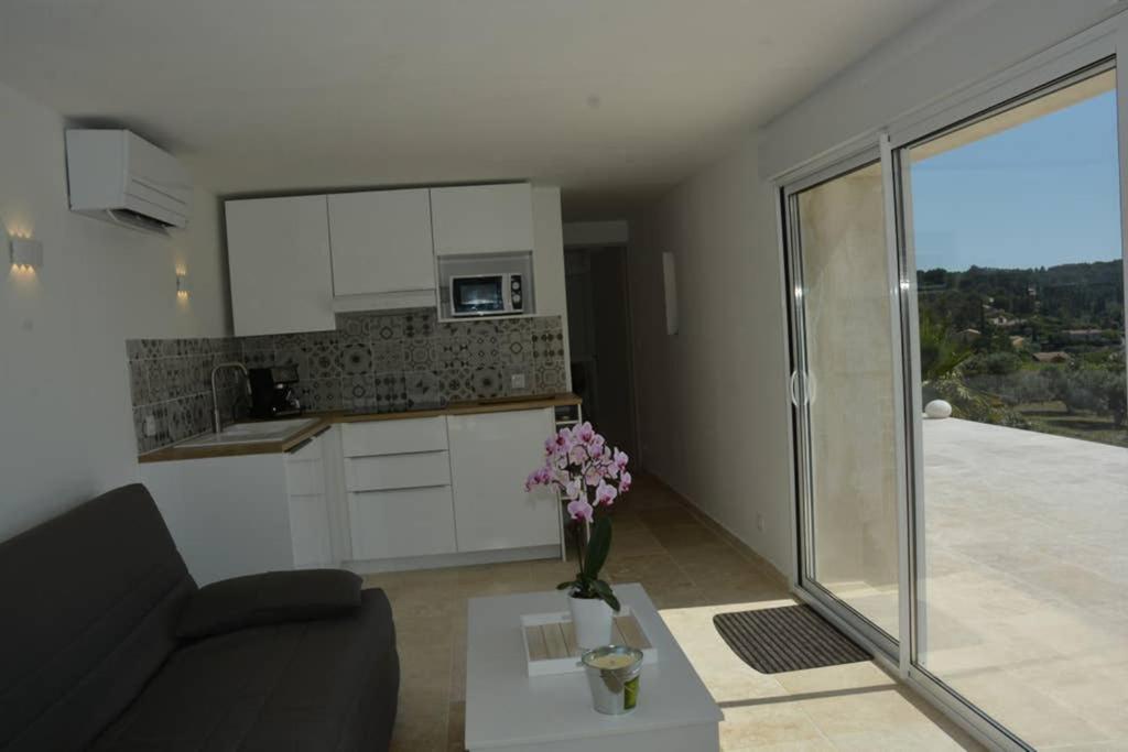La Venturonne Appartement Neuf Rez De Jardin 45 M2 Vue Mer Et Vignes 10 Mn Des Plages Le Beausset Exteriör bild